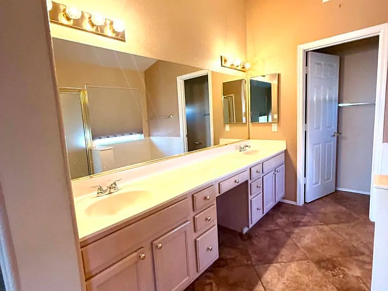 5200 W Shannon St — Photo 10