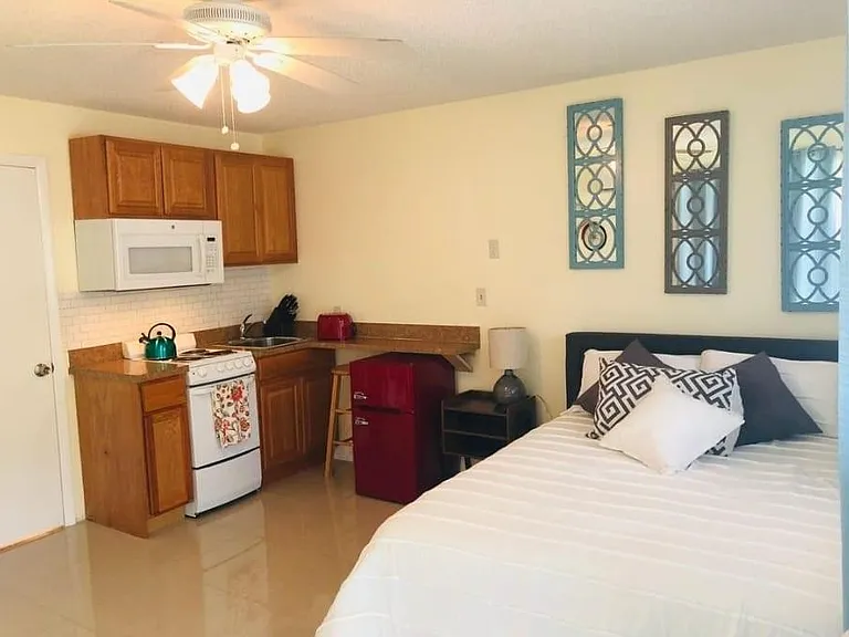 1607 NE 15th Ave #3 — Photo 3