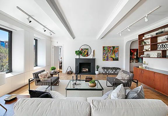 3rd image of 32 Washington Sq W APT 7E