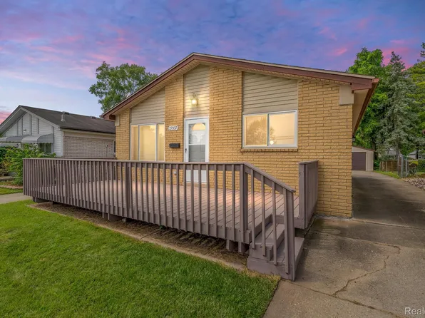 27337 Alden St, Madison Heights, MI 48071