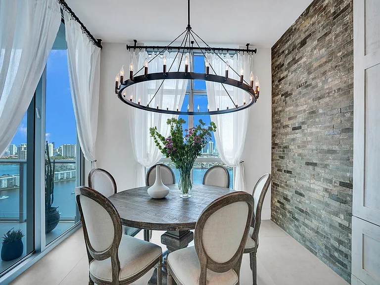 17301 Biscayne Blvd — Photo 16