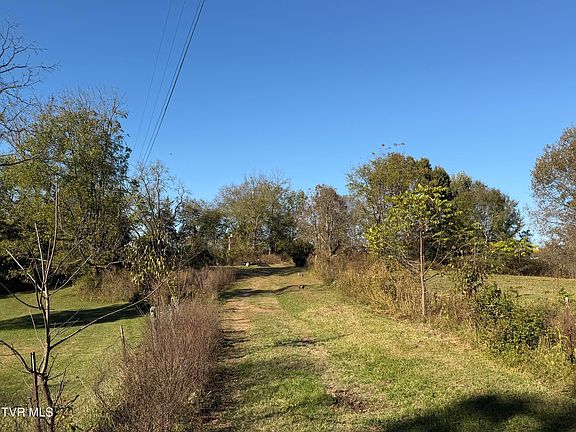 5th image of 1760 Hickory Tree Rd