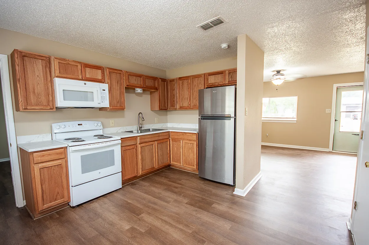 4 bed, 1300 sqft, $1,300 — Photo 4