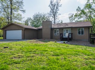 1005 S Pine Tree Dr, Carterville, IL 62918