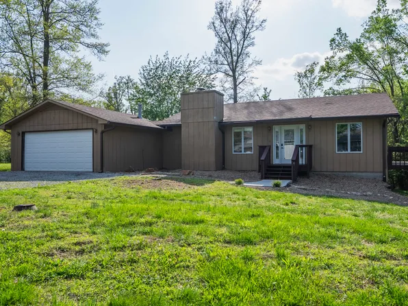 1005 S Pine Tree Dr, Carterville, IL 62918