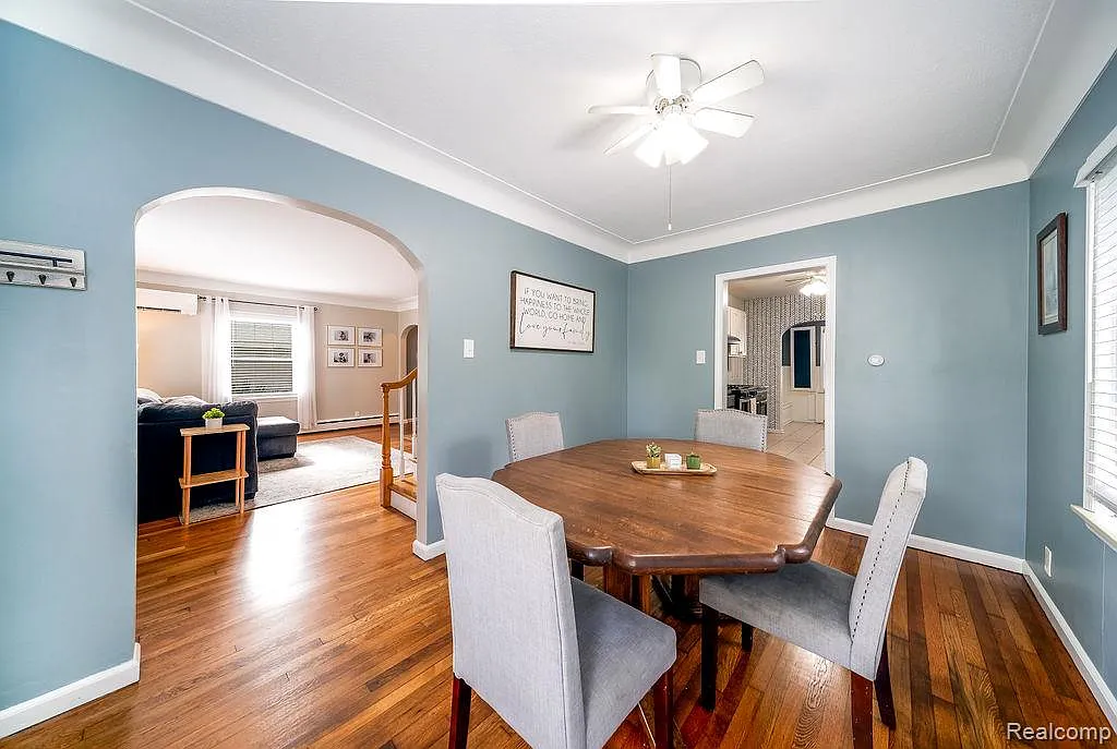 3 bed, 2.0 bath, 1566 sqft, $2,625 — Photo 2