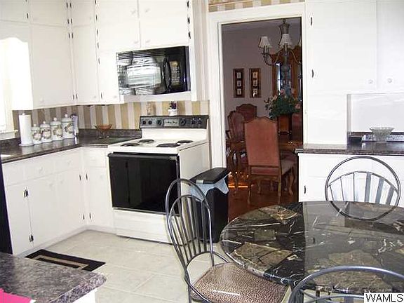 3rd image of 18 Windsor Dr