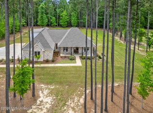 154 Fallen Oak Dr, Brandon, MS 39047