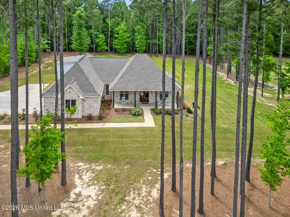 154 Fallen Oak Dr, Brandon, MS 39047