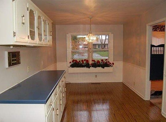 3rd image of 1518 Canterbury Dr