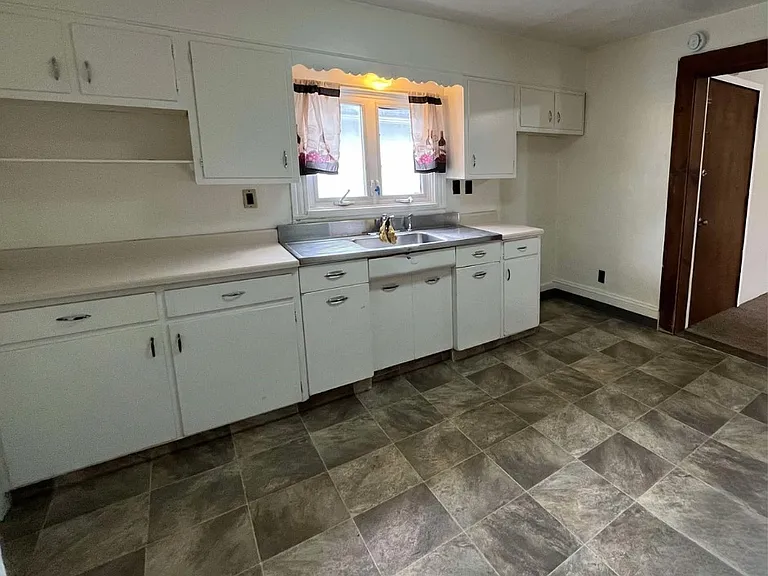 706 Main St #2 — Photo 3