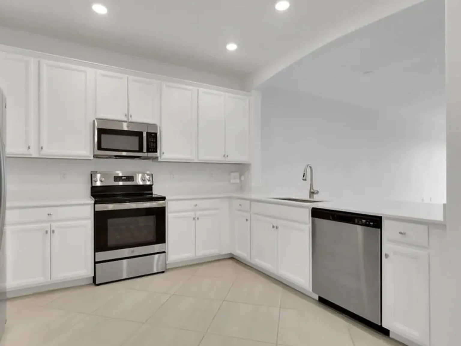 3 bed, 1600 sqft, $2,495 — Photo 3