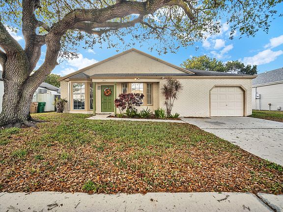 3rd image of 1011 SW 134th Avenue