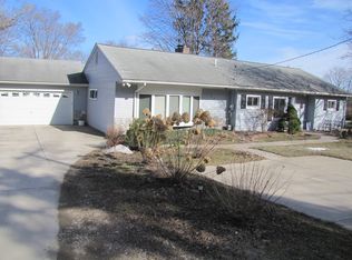 2933 Harvey St, Rochester Hills, MI 48309