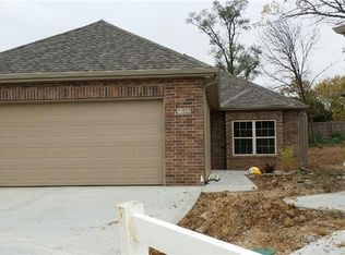 112 N Heatherton Ct, Gladstone, MO 64118