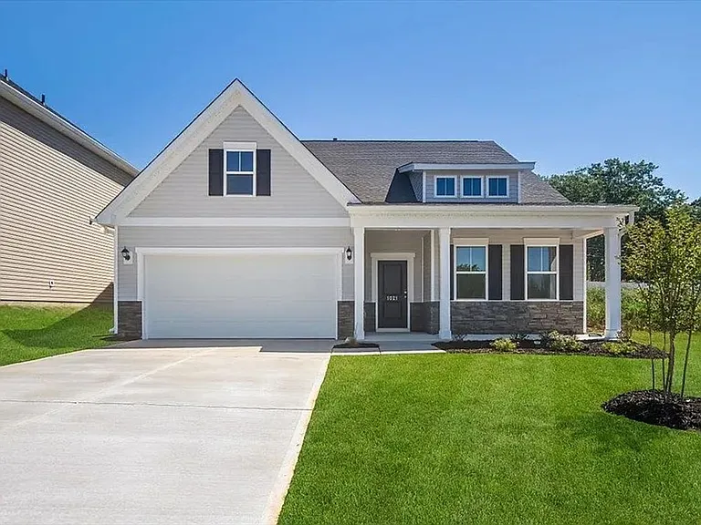 1021 Skidway Dr — Photo 1