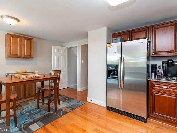 3rd image of 3908 Tevis Cir