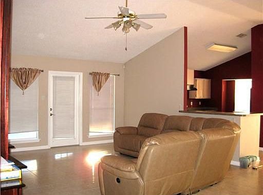 3rd image of 4917 Liberty Oak Dr