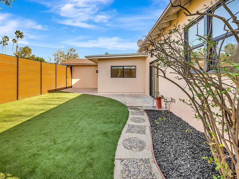 23635 Marylee St — Photo 42