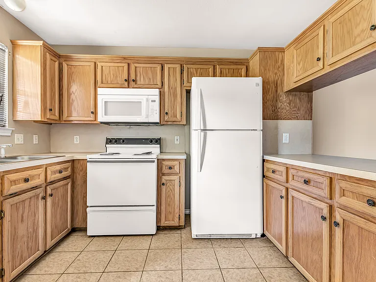 1702 Medina Dr — Photo 12