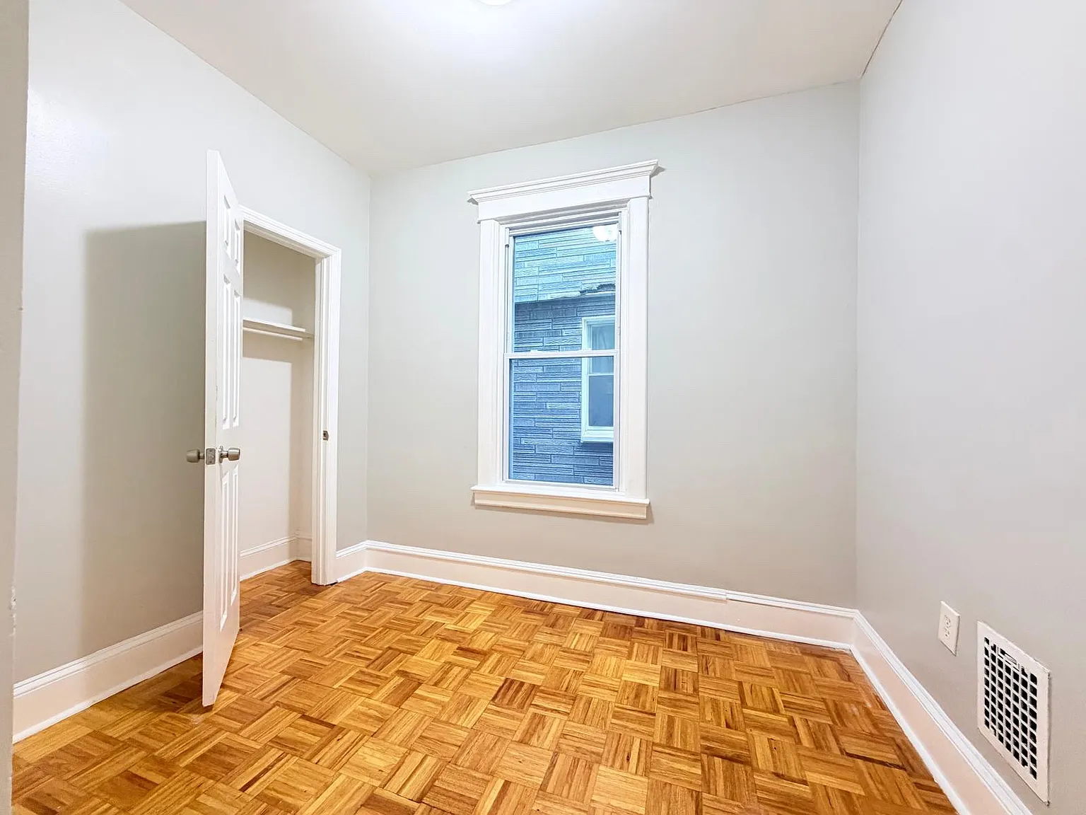 208 Grant Ave — Photo 4
