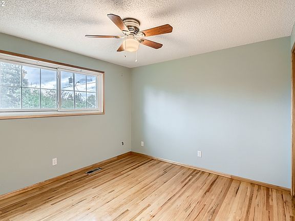 5th image of 10601 NE 19th Ave