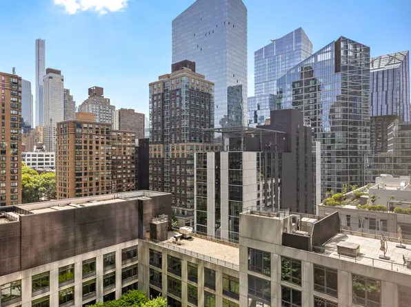 60 Riverside Boulevard image 2 of 11