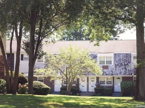 3910 Wilshire Lane #3910, Oakdale, NY 11769