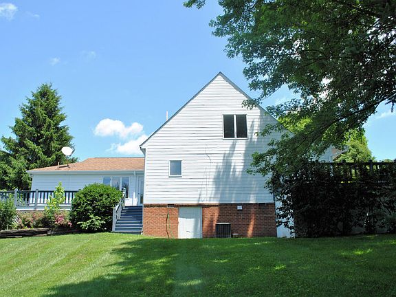 4th image of 3176 Country Meadow Dr