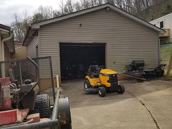 3rd image of 7441 Sissonville Dr