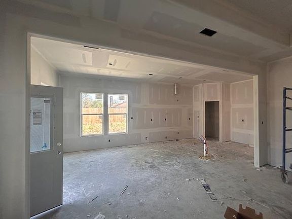 4th image of 9204 Riggs St