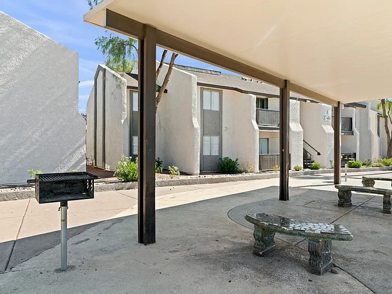Thunderbird Apartments BBQ Area
