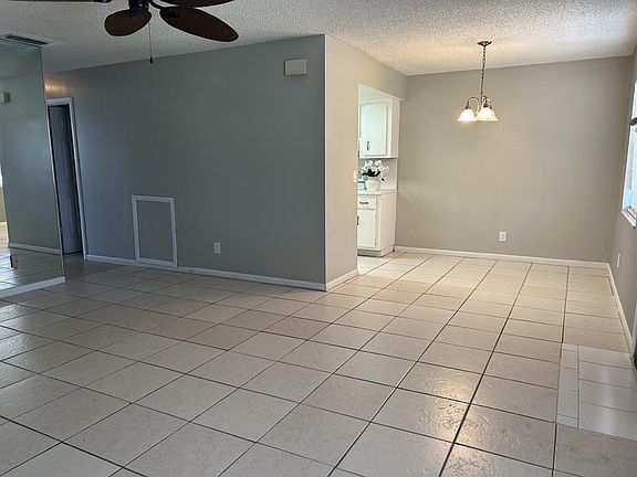 4th image of 227 Castlewood Dr APT 206