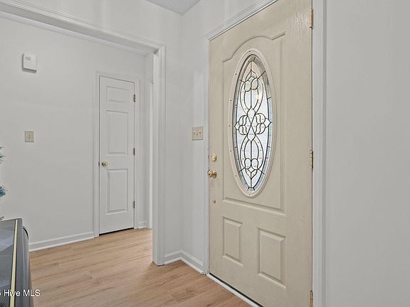 4th image of 104 Pinnacle Court
