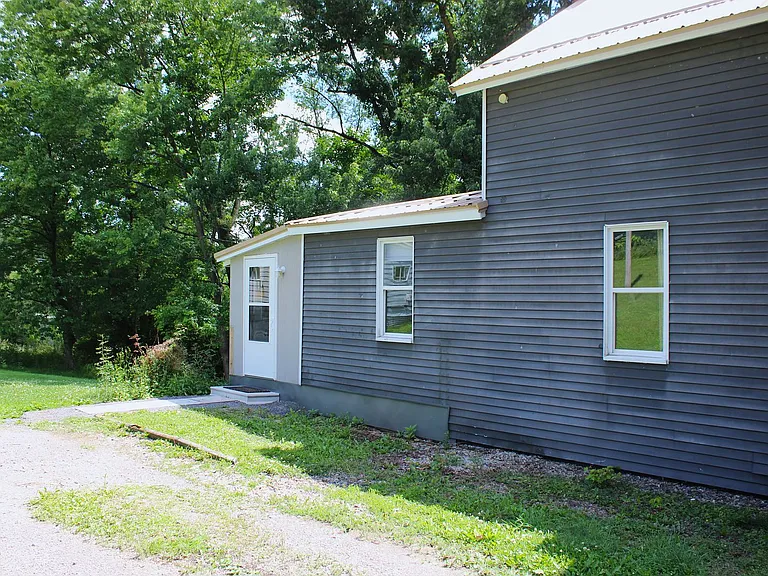 883 Josephine Ave — Photo 2