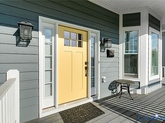 3rd image of 2303 Rose Ave