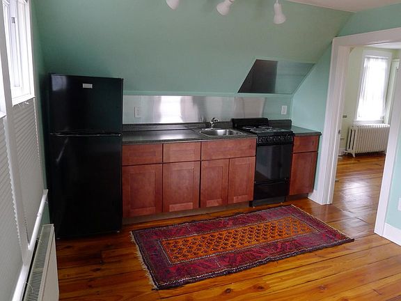 2nd image of 131 Jackson Ave #3