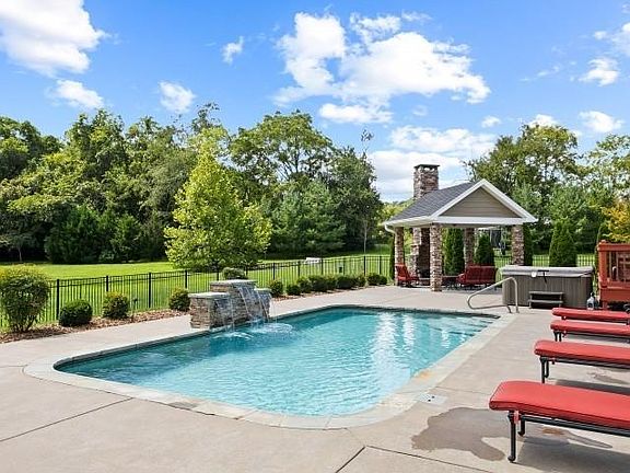 3rd image of 108 Crystal Falls Cir