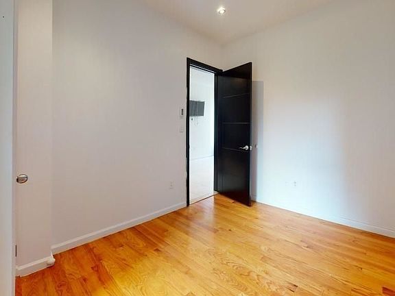 3rd image of 204 W 108th St #Af36