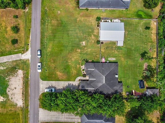 3rd image of 4205 Oak Dr