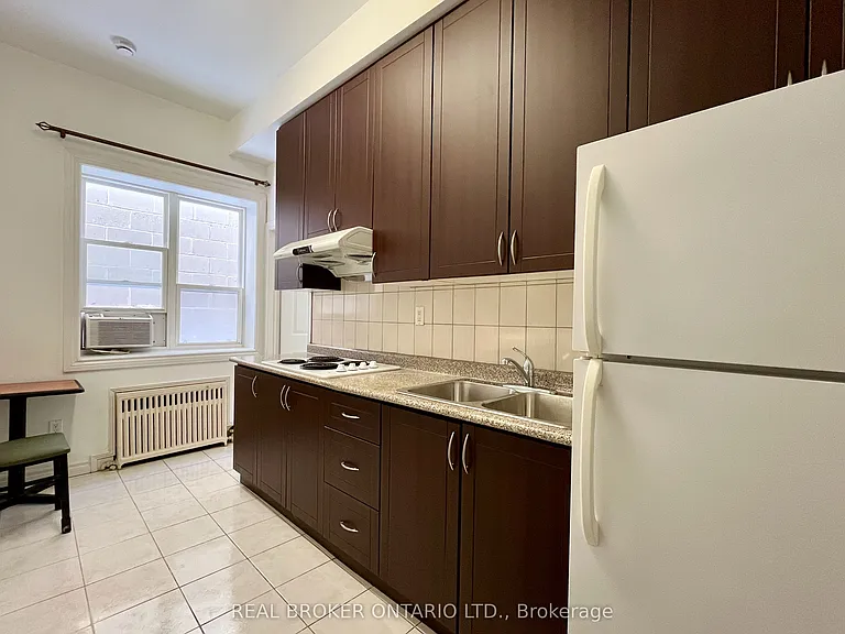 274 Coxwell Ave #2 — Photo 2