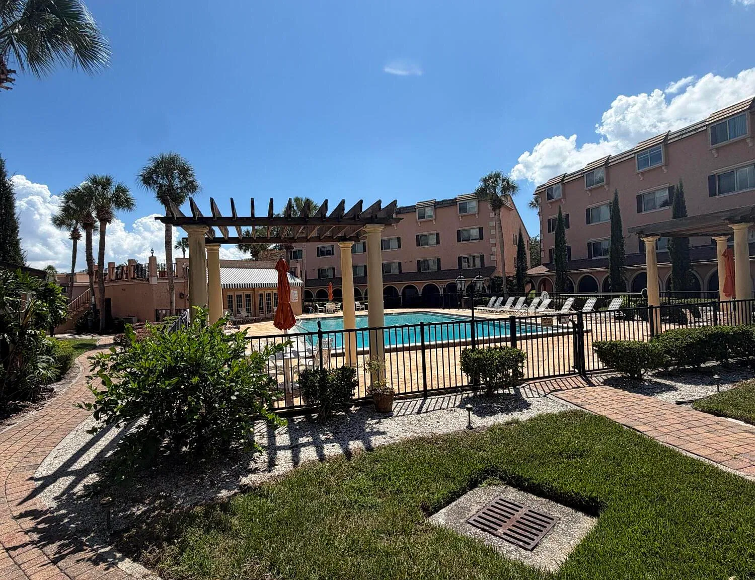 3 bed, 2.0 bath, 1276 sqft, $1,800 — Photo 4