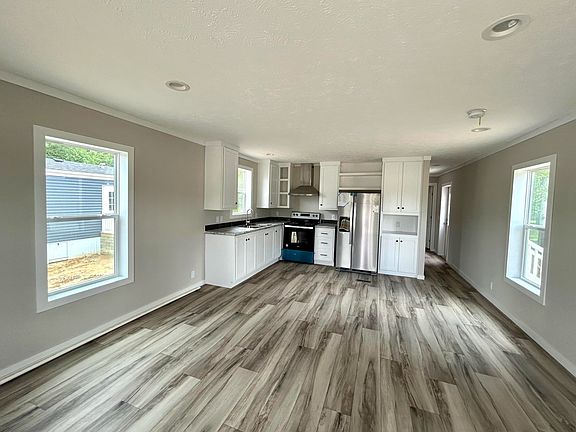 3rd image of 30 Lakeland Dr #1
