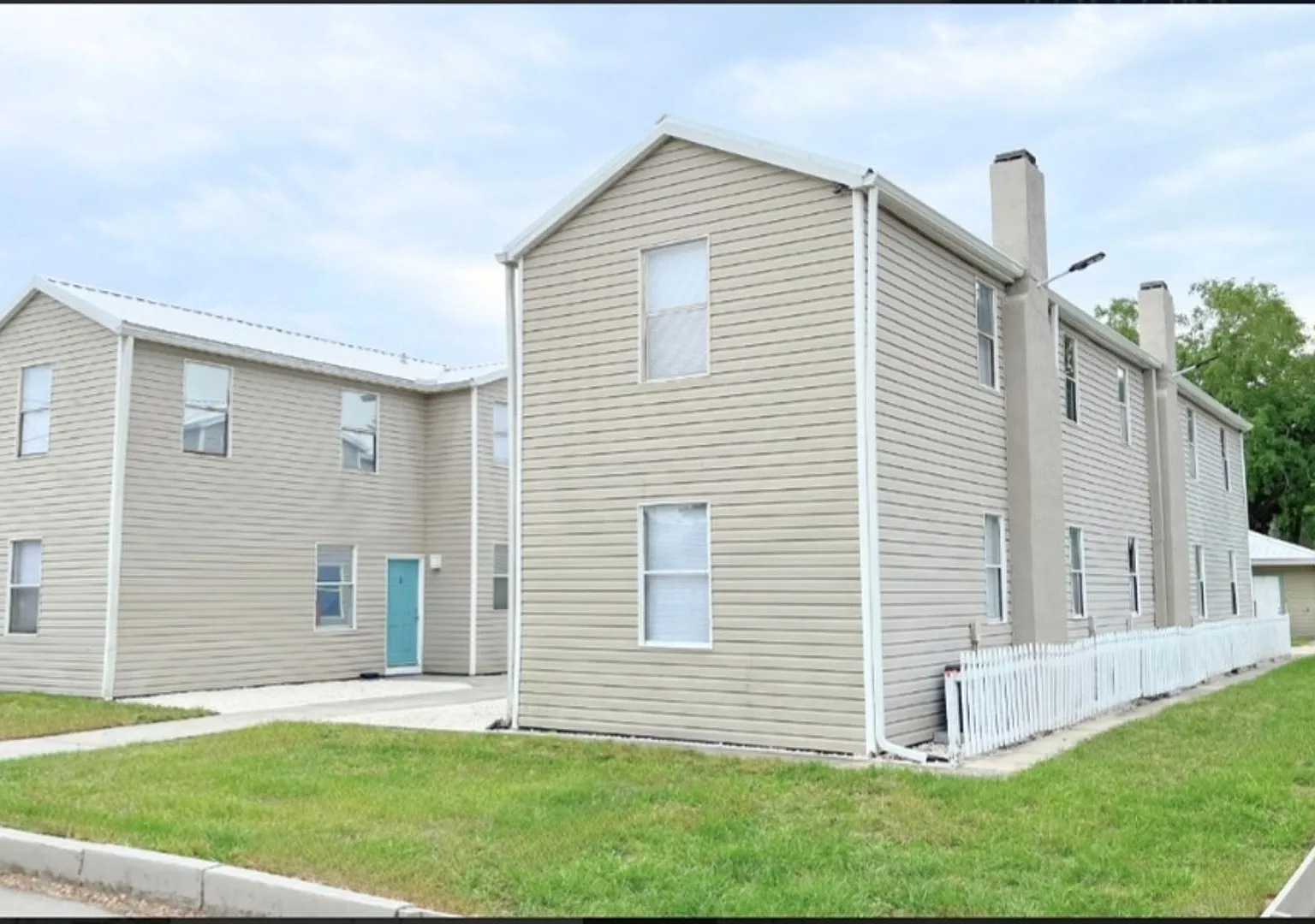 Tavares 1 Bed 1 Bath Apartment — Photo 1