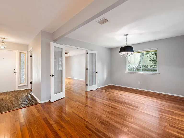 10502 Spicewood Pkwy — Photo 11