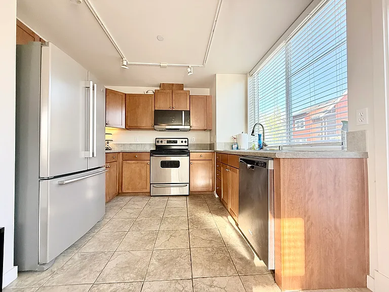 2405 NE Park Dr — Photo 7