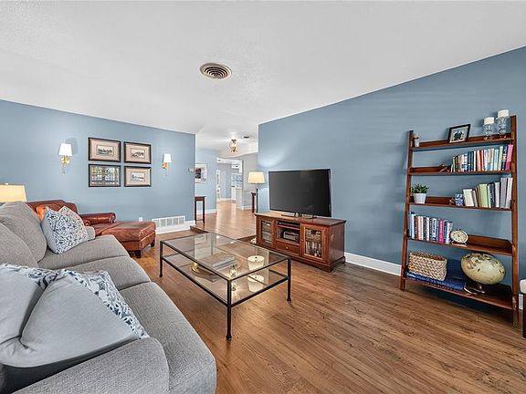5th image of 433 GILBERT ROAD