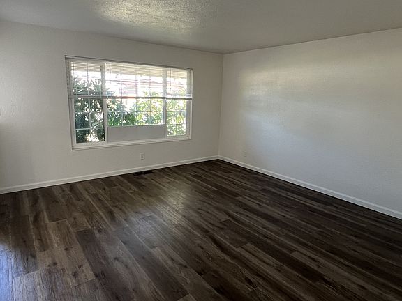 3rd image of 1516 Yosemite Dr