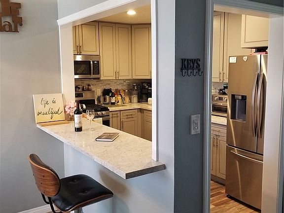 3rd image of 10915 Mines Blvd