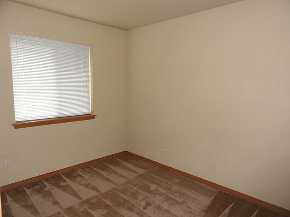5th image of 10511 140th Street Ct E Unit 33